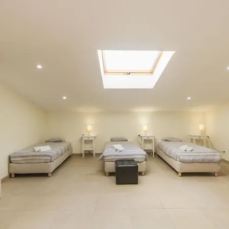 Peniche Surfcamp Hostal *