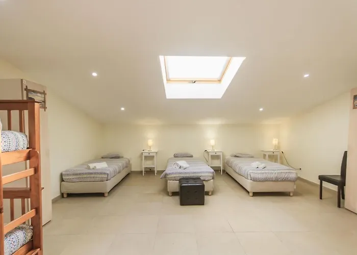 Peniche Surfcamp Hostel *