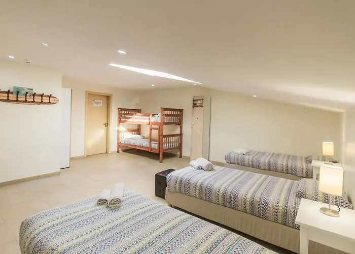 Hostel Peniche Surfcamp *